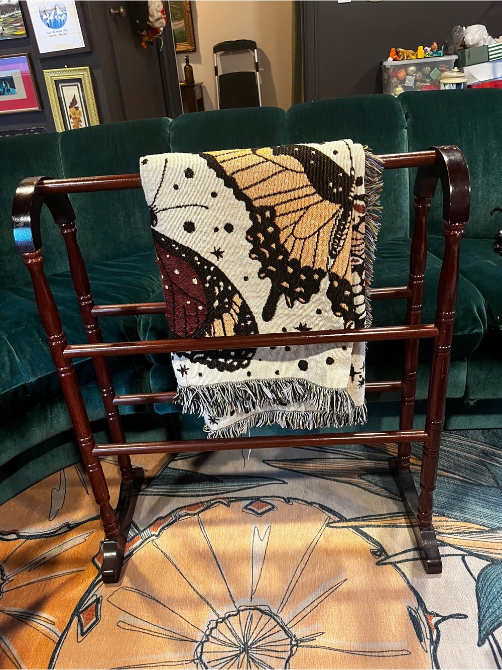 Classic The Bombay Co Style Queen Anne Vintage Wooden Quilt Rack Cherry Blanket